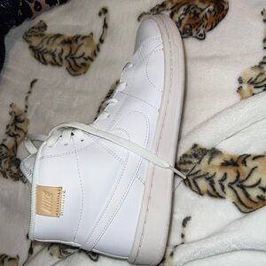 Nike court royal 2 MID only worn 2 times size 7.5